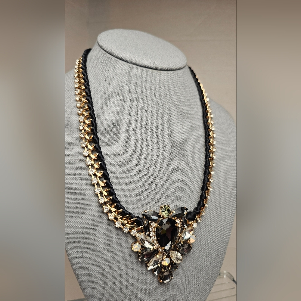 [GUESS] Gold Tone Multi-Color Stones Collar Statement Necklace - Picture 9 of 16